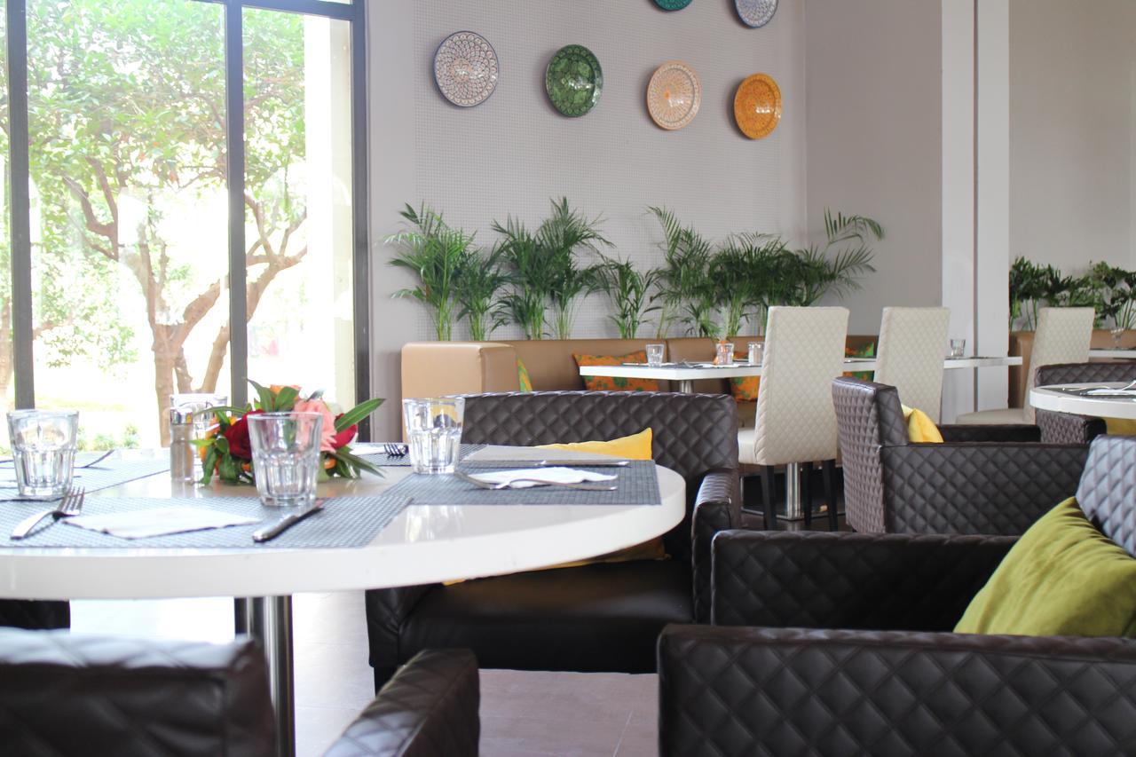 ケンジ クラブ アグダル メディナ オール インクルーシブ Lahebichate エクステリア 写真 Interior of the restaurant