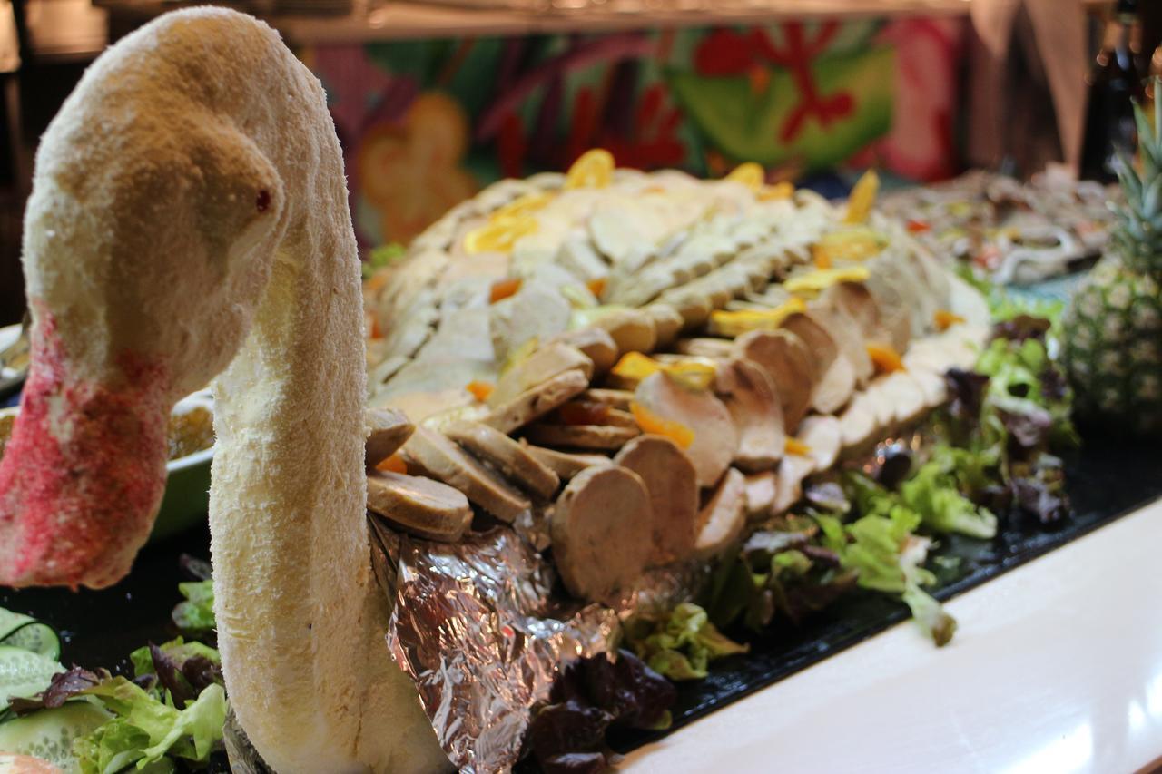 ケンジ クラブ アグダル メディナ オール インクルーシブ Lahebichate エクステリア 写真 A duck with a salad