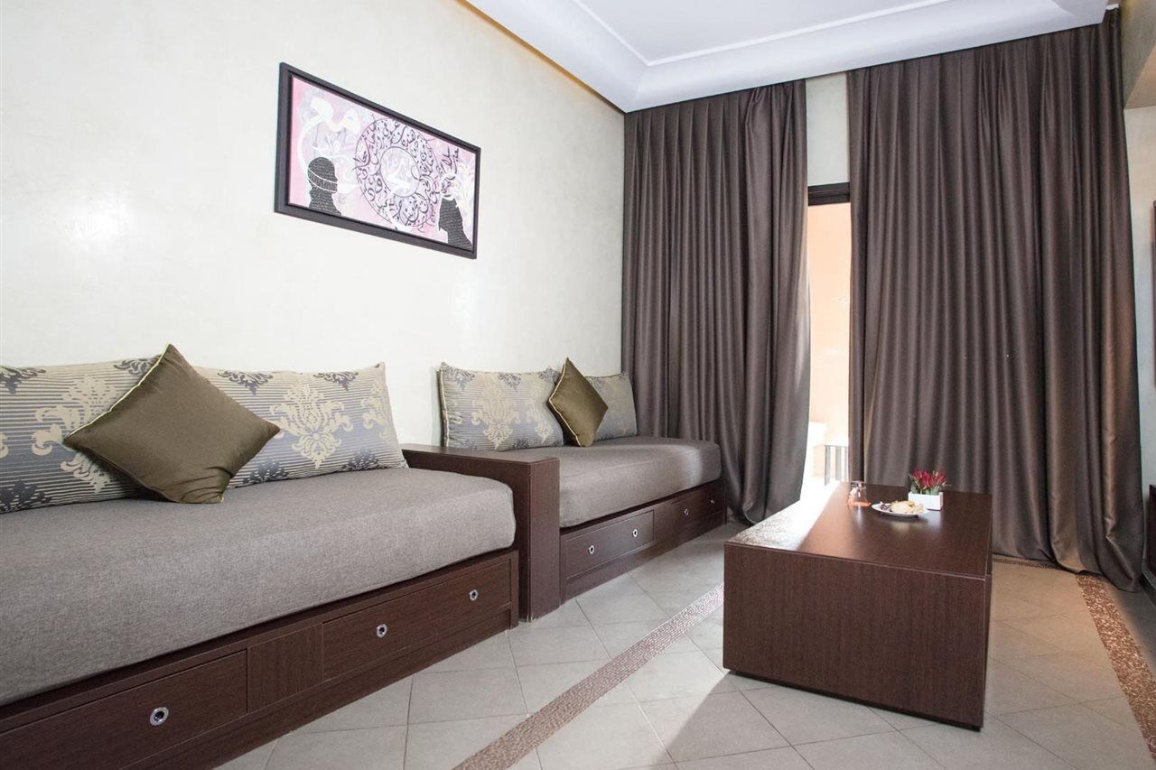 ケンジ クラブ アグダル メディナ オール インクルーシブ Lahebichate エクステリア 写真 A living room in a hotel