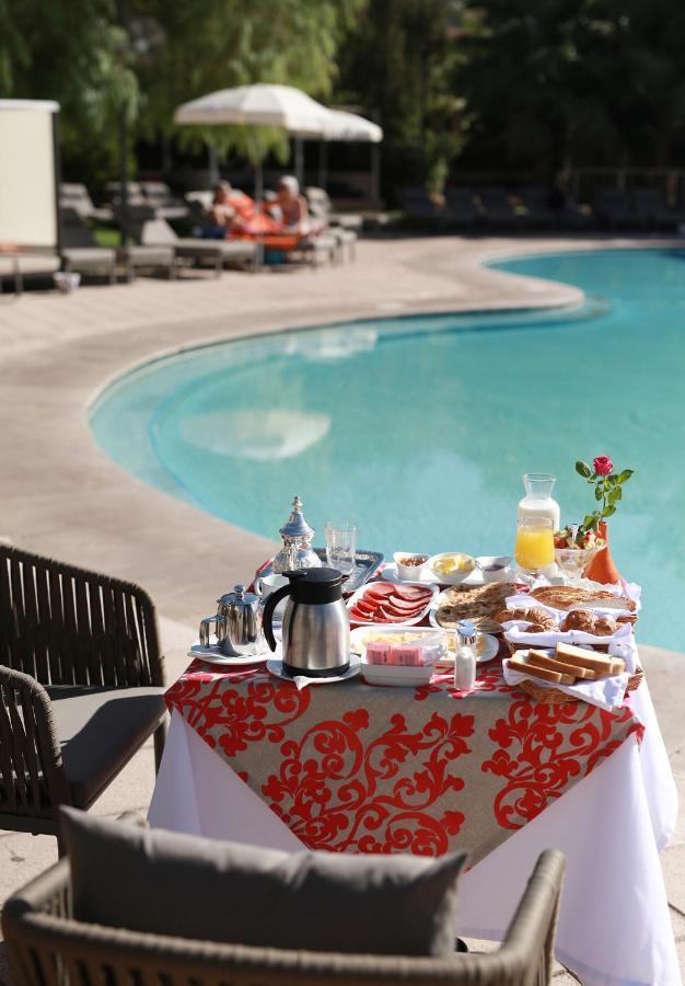 ケンジ クラブ アグダル メディナ オール インクルーシブ Lahebichate エクステリア 写真 Breakfast at the pool